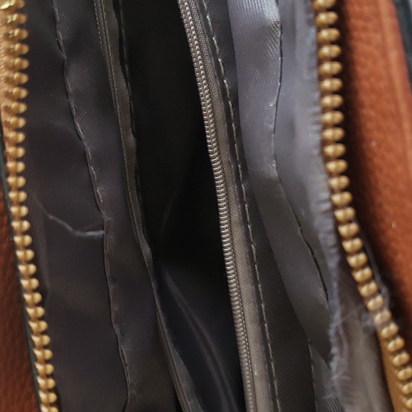 Alligator Style Leather Purse - Picture 7 of 16